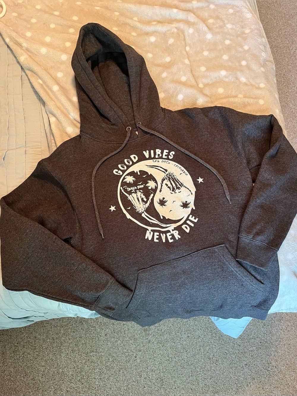 Good Vibes Never Die Graphic Hoodie Unisex